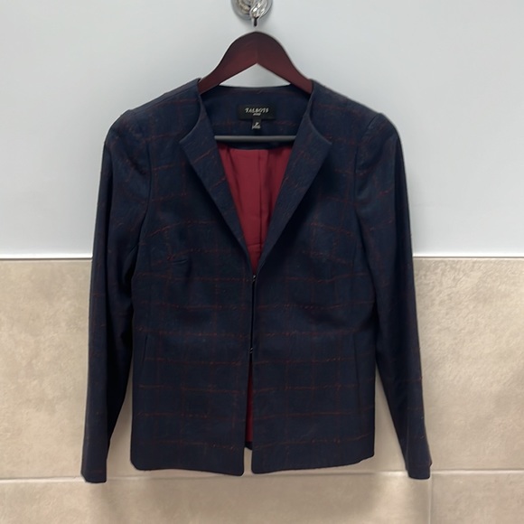 2P Talbot’s collarless blazer - Picture 3 of 5